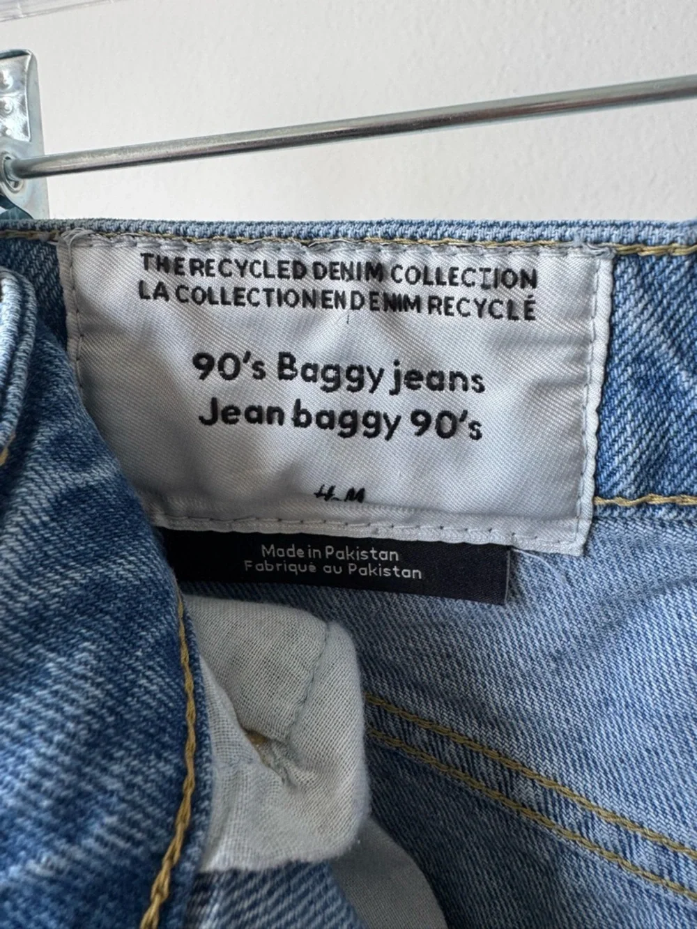 H&M Relaxed Fit Blue Denim Jeans - Picture 3 of 4